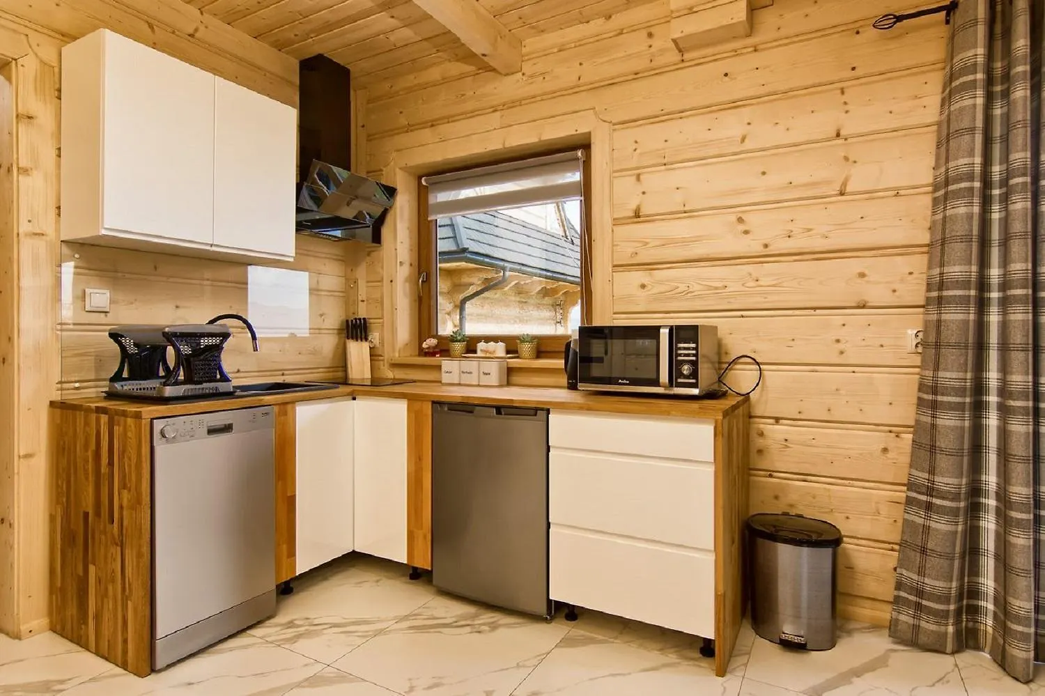 Domki Gliczarowski Z Jacuzzi & Sauna Zakopane 0*,  Poland